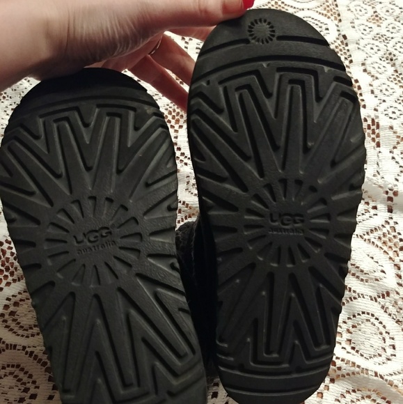 Size 3 Uggs 🎉🎉🎉HOST PICK - Picture 5 of 5